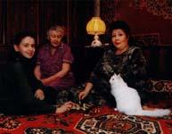 Бабушка, мама, племянница и кошка Алиса Константина
